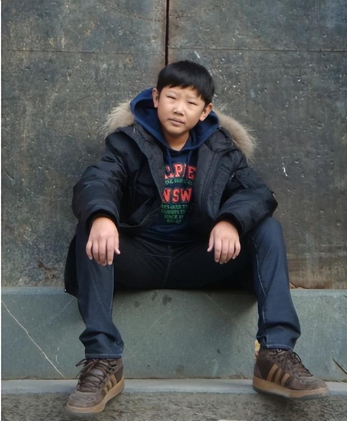 侯祥:9岁停止发育,出道18年只能演小孩,和妻子同框被嘲像母子