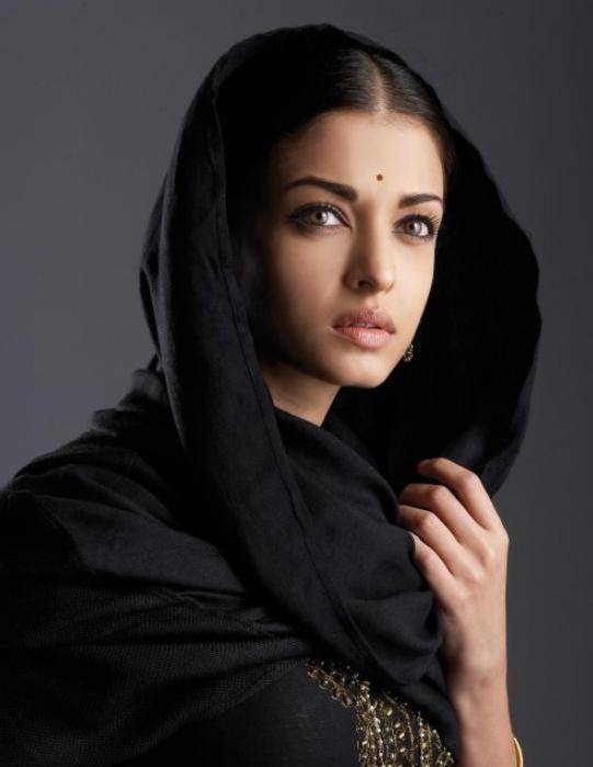 她是印度国宝级美女,年轻时风华绝代,只因产后肥胖就被千夫所指