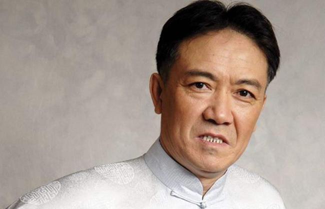 而面对如今的娱乐圈,李幼斌也无能为力,只能严以律己,尽量不接那些烂