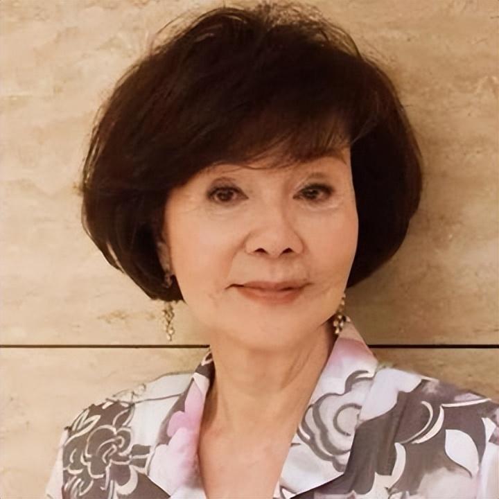 凭借《烟雨蒙蒙》,归亚蕾拿到了最佳女主角奖,但她没有满足现状.