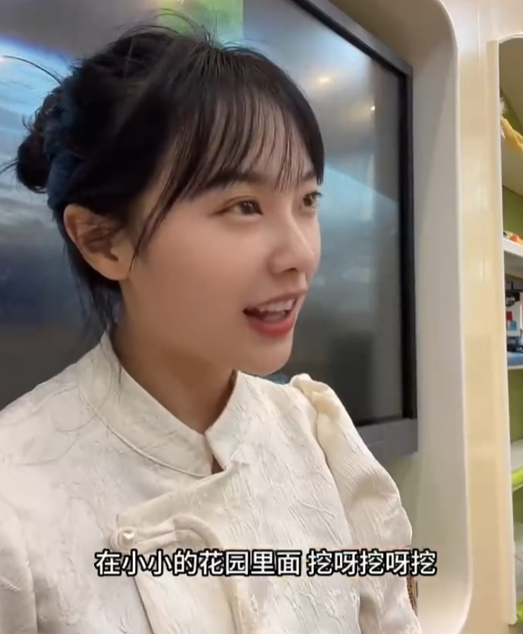 从花园挖到直播间,出圈后哭诉自己无团队,黄老师经历了什么? 从花园挖到直播间,出圈后哭诉自己无团队,黄老师经历了什么?