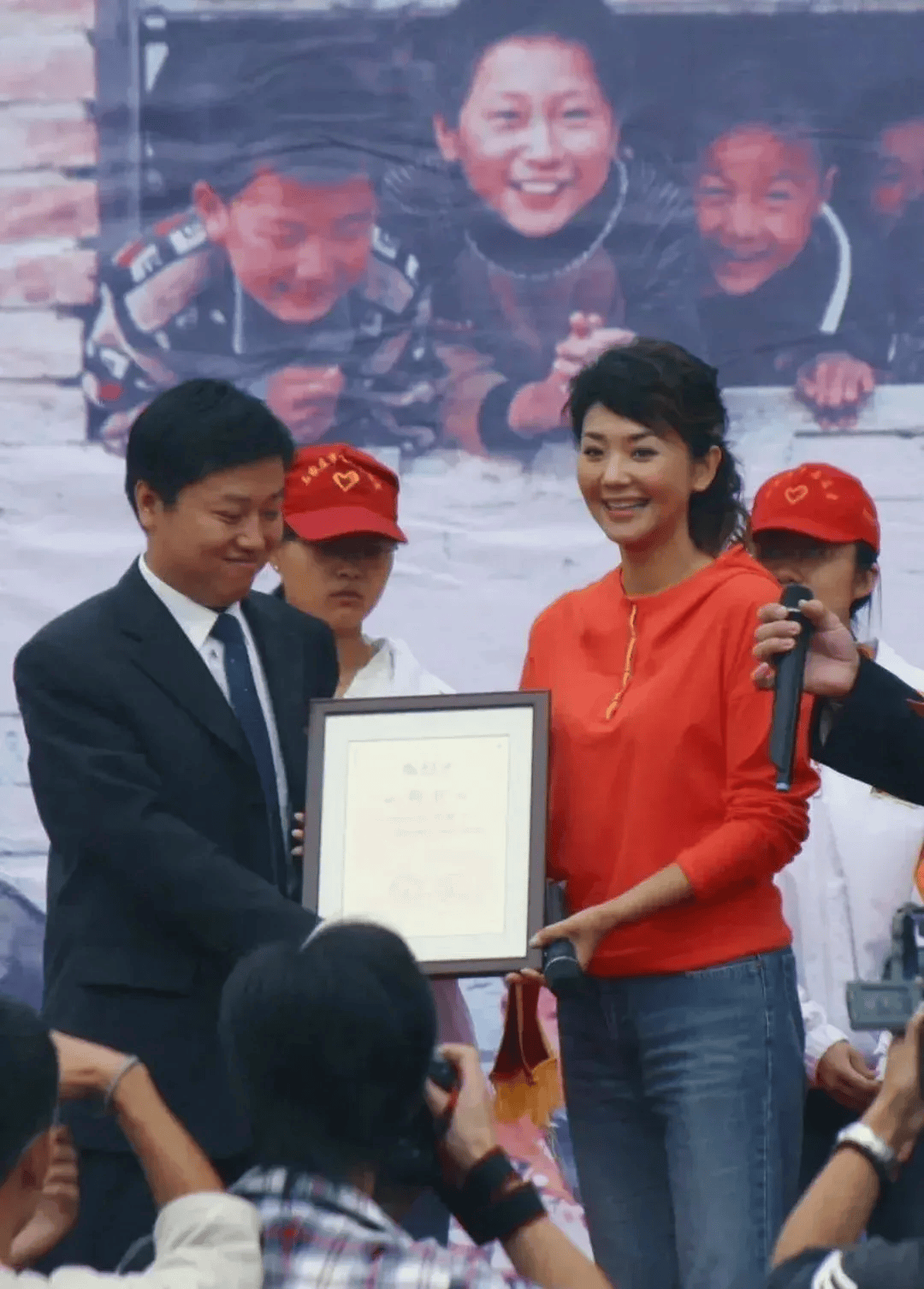 央视女主持人杨阳简历图片