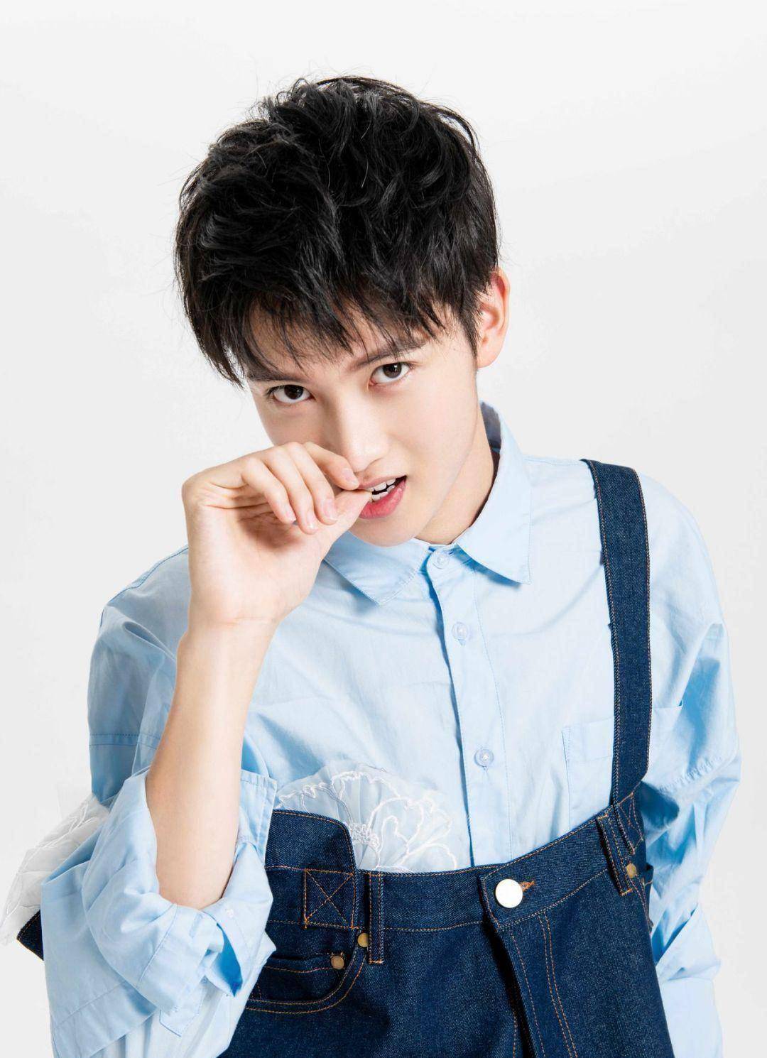 unine成员陈宥维参加《演员请就位》,被点评抽泣像嚼口香糖