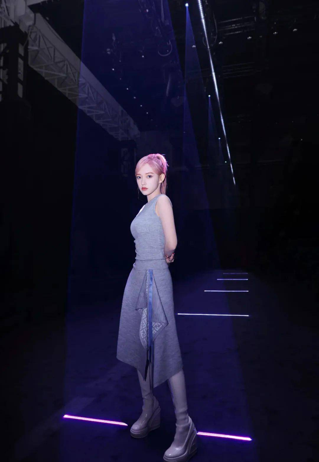 程潇在社交媒体上分享泳装照,曲线美堪称世界芭比