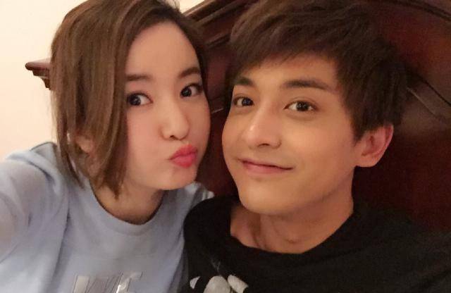 小燕子的扮演者李晟和尔康的扮演者李佳航在拍摄的时候就已经因戏生情