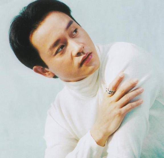 张国荣20周年纪念演唱会,被曝争抢歌手,引粉丝强烈不满欲退票