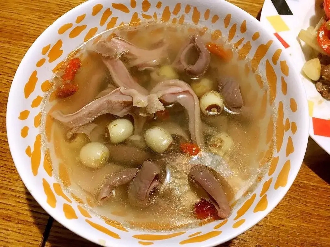 莲子猪肚汤怎么做_莲子猪肚汤的做法_张小厨厨房_豆果美食