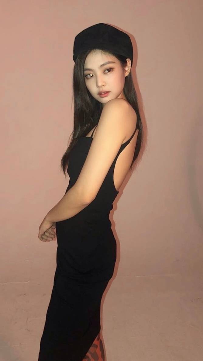 行程满满状态好好jennie的身材真的好好呀 敢大胆露完全没有身材焦虑