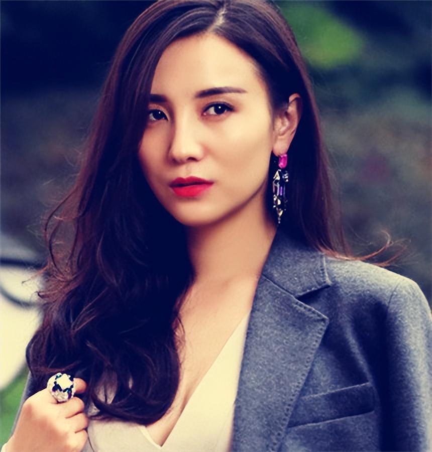 03-佳人不配才子在这段感情中宋佳选择了事业放弃了爱情.