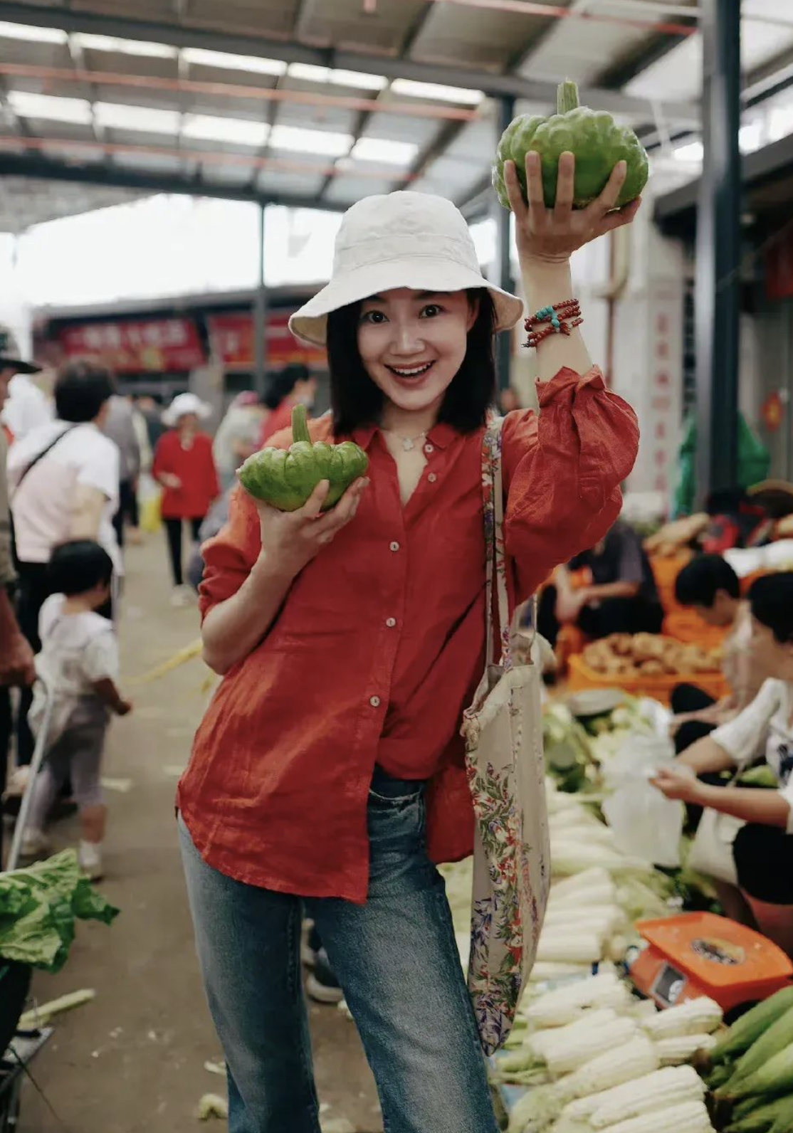 战菁一素颜照图片