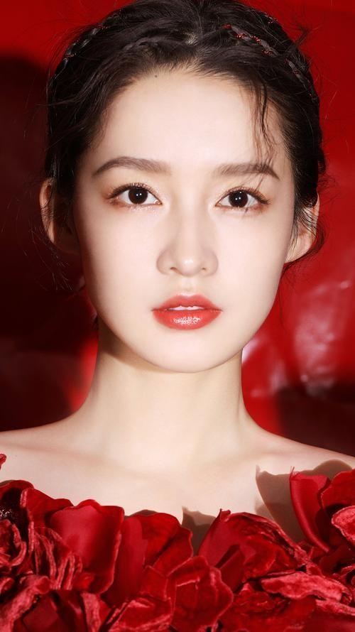 没想到,2023年8月刚开始,32岁李沁就以这样的方式,败光观众缘 没想到,2023年8月刚开始,32岁李沁就以这样的方式,败光观众缘