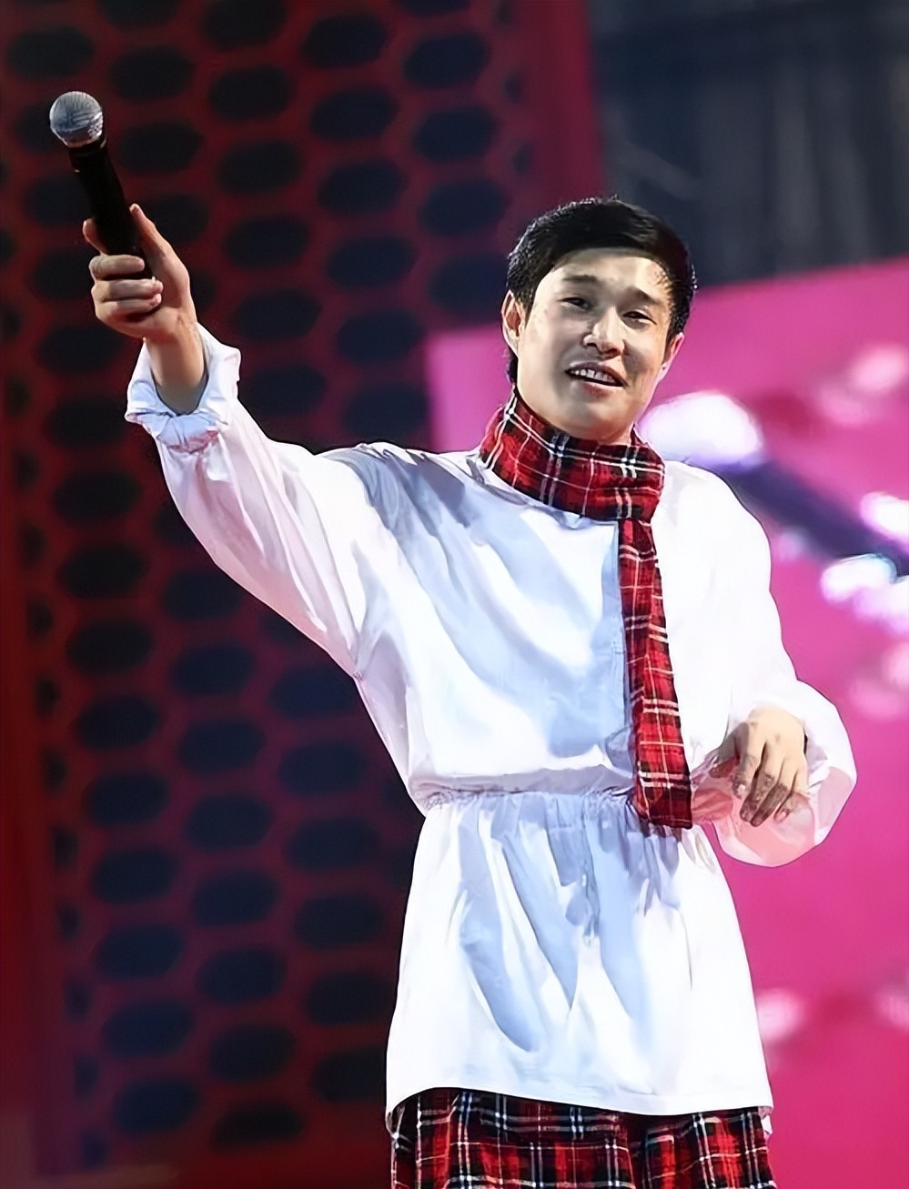 大家第一时间想到的,一定是在2009年春晚一炮走红的小沈阳