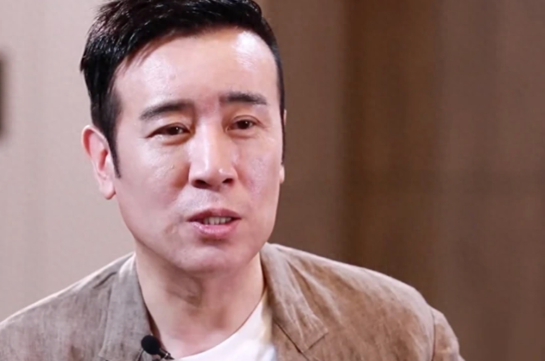 得知弟弟考进了高等学府,于和伟的大姐喜出望外,她卖掉了给亲儿子买的