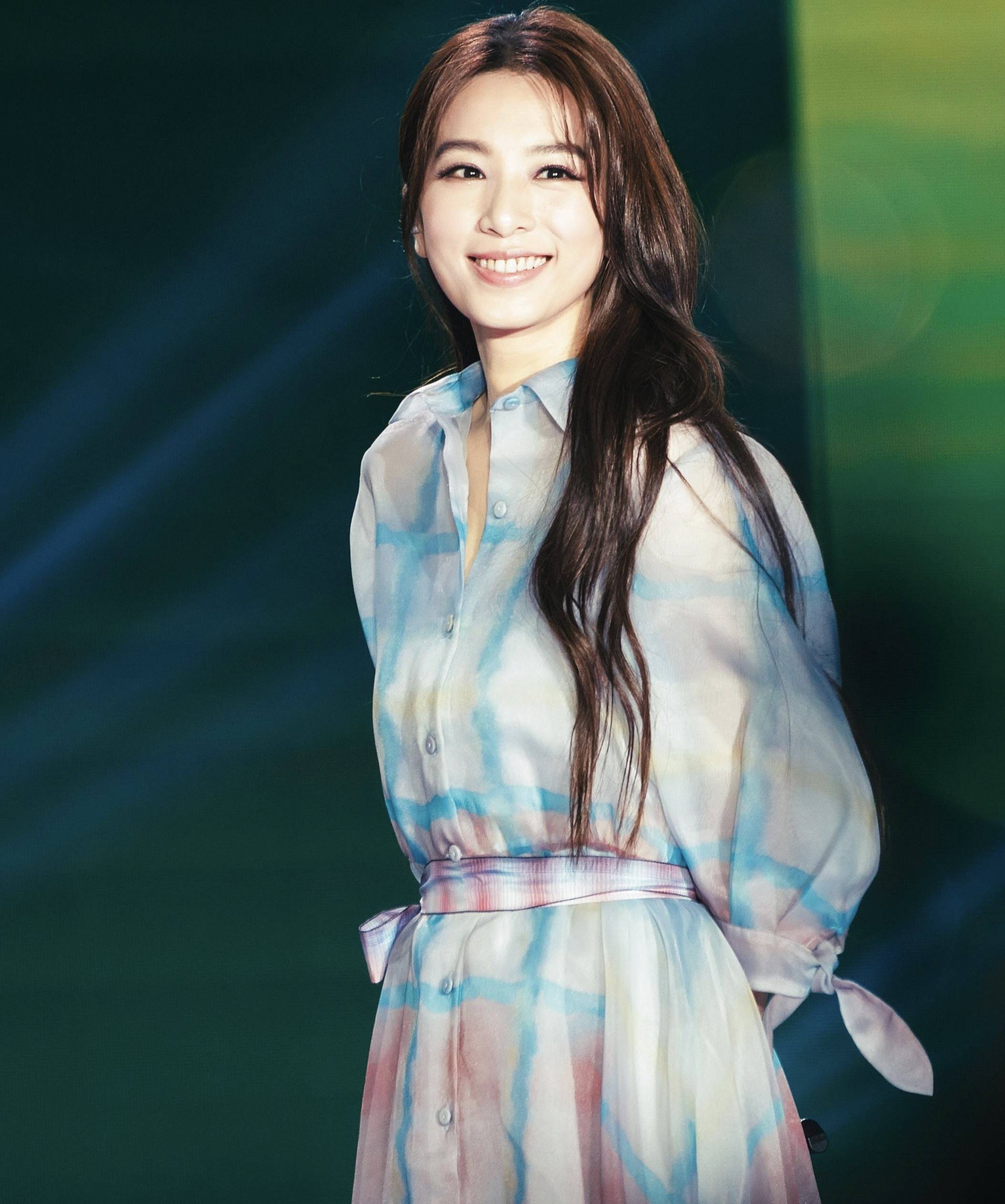 田馥甄立场风波升级!宣传文案刻意删除"一家人",评论区骂翻