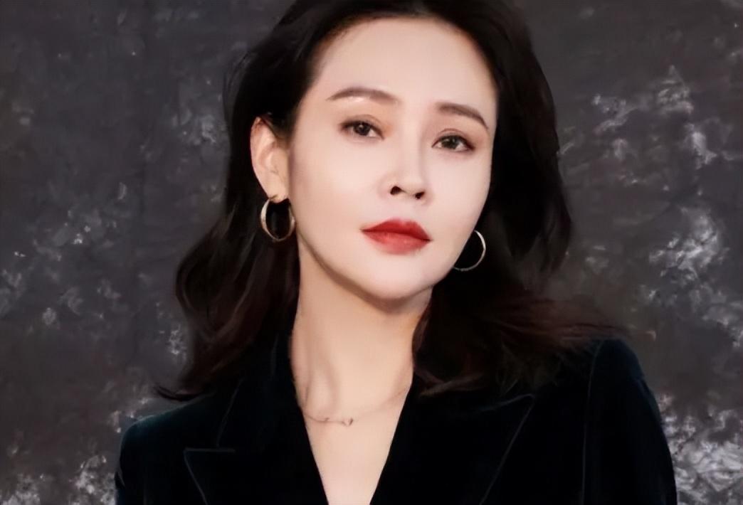 有种"整容"叫于明加结婚,老公胡俊变化不大,她却像变了一个人