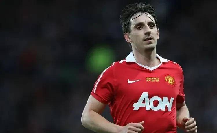 当时,罗宾逊是英格兰队的头号门将.2017年,保罗·罗宾逊宣布退休.