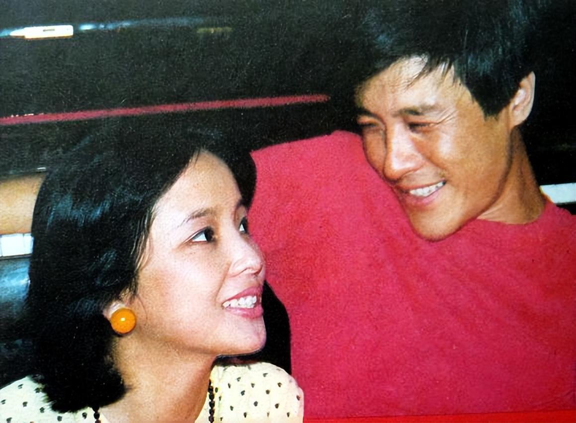 著名演员吕凉:父亲母亲先后早逝,北方汉子当上海女婿幸福吗?