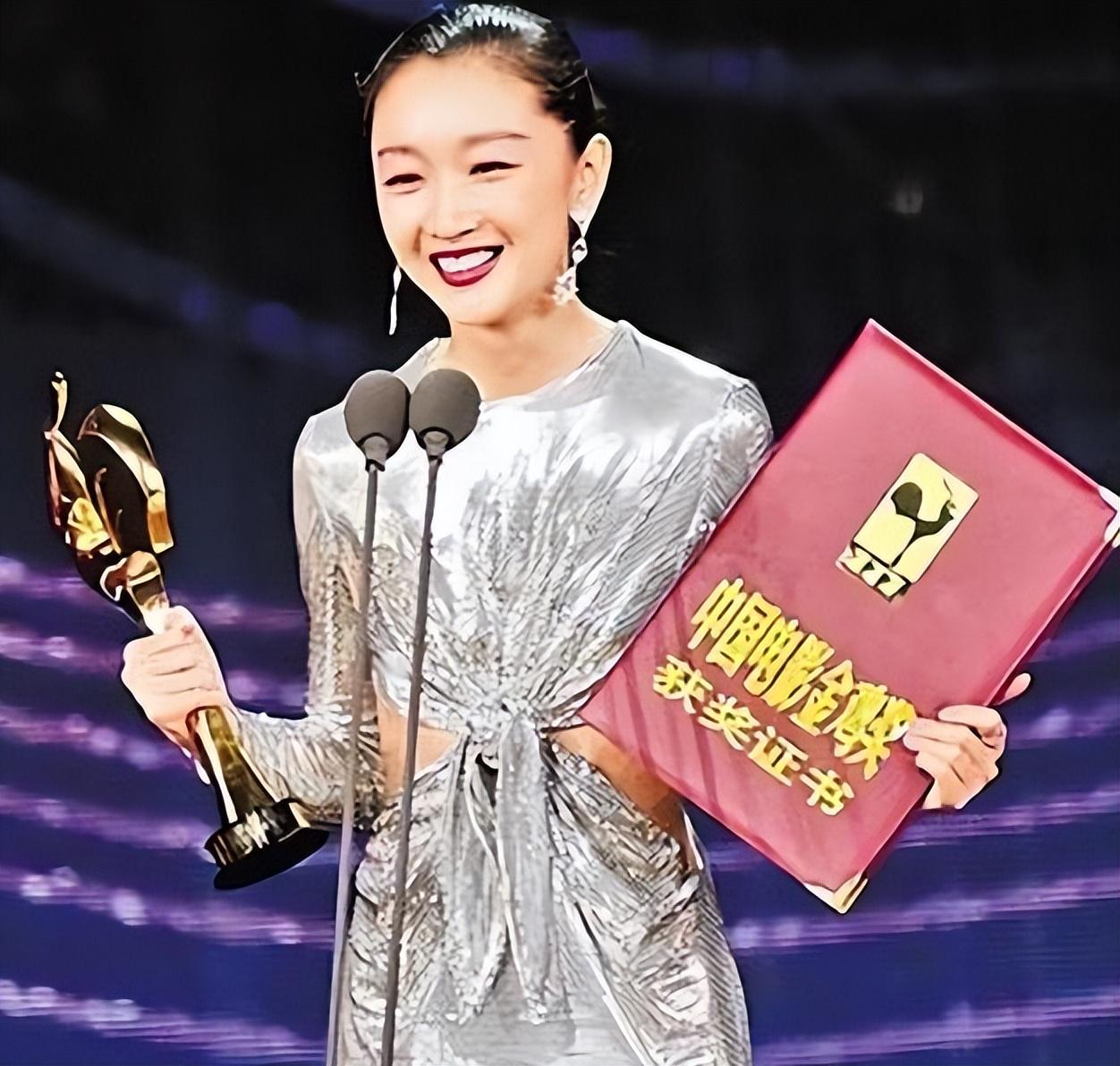 相比于钟楚曦,周冬雨目前在娱乐圈中的影响力那是一等一的高,就连国外