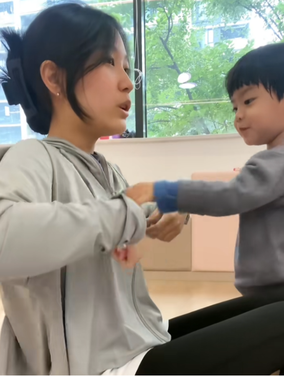 从花园挖到直播间,出圈后哭诉自己无团队,黄老师经历了什么? 从花园挖到直播间,出圈后哭诉自己无团队,黄老师经历了什么?
