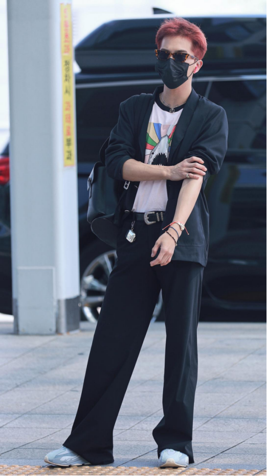 韩星宋旻浩穿搭合集,围巾当帽子又潮又时髦,不愧是韩国爱豆