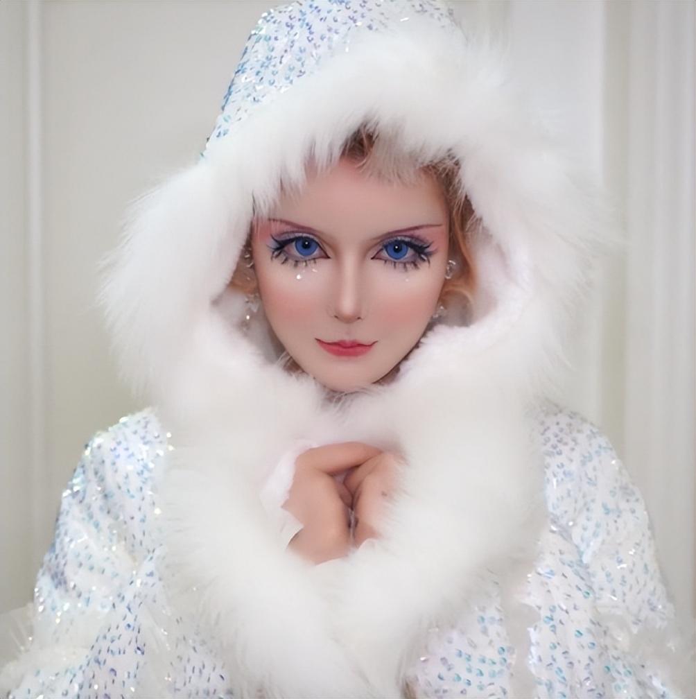 迪丽拉:靠108刀整成芭比,富豪豪掷400万,上节目卸妆惊艳所有人