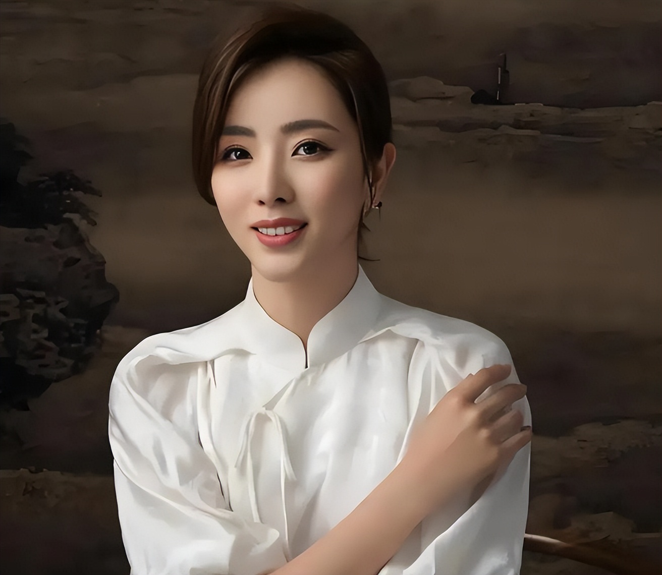 李思思离开央视后首场商演:四小时主持酒企年会,收入预计六位数