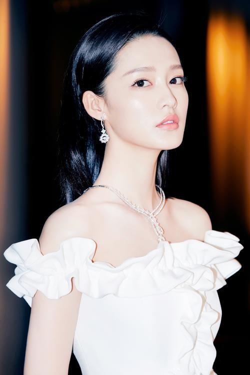 没想到,2023年8月刚开始,32岁李沁就以这样的方式,败光观众缘 没想到,2023年8月刚开始,32岁李沁就以这样的方式,败光观众缘