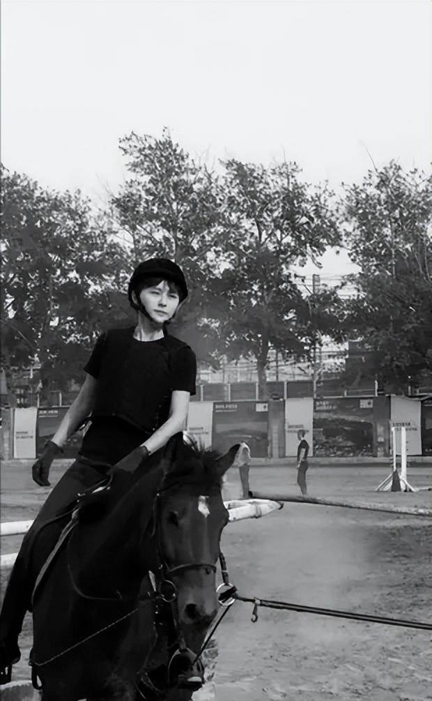 话又说回来了 如果当时热扎依没有撒谎,或许就没有这么鲜活的叶澜依了