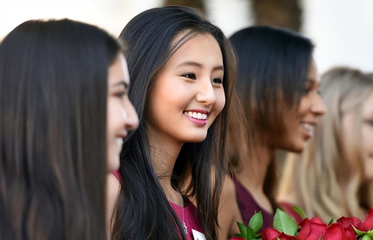 面对这些明里暗里的不公平待遇,郑浩儿一边愤懑一边