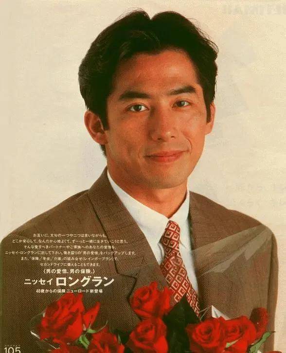 他在中学时就开始潜心专研表演,经常向师傅千叶真一请教表演上的问题