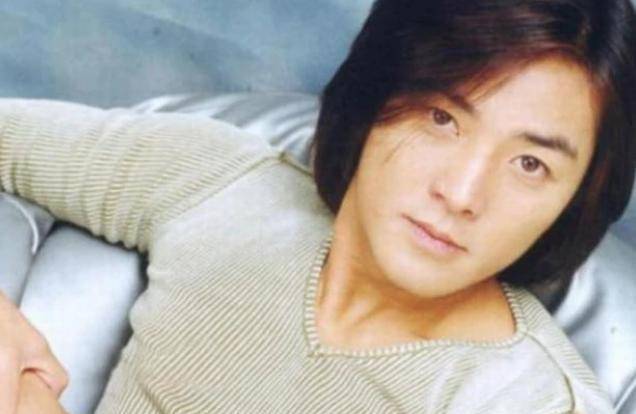 巅峰时期的郑伊健有多帅?刘德华与他同框,只能沦为"配角"!