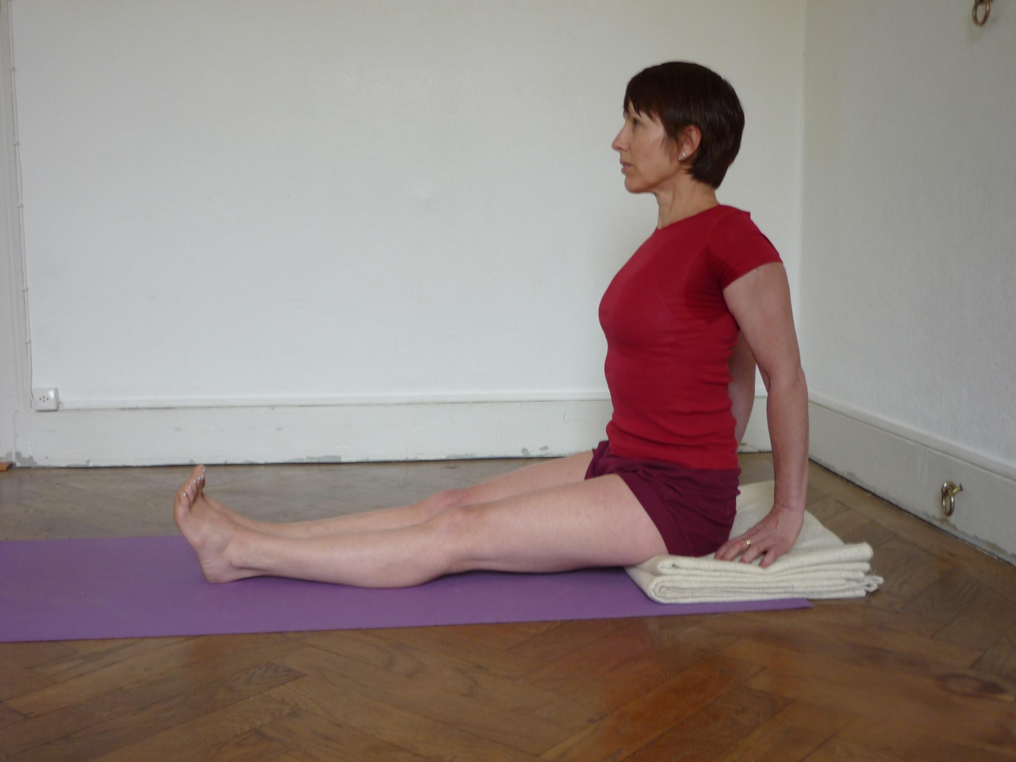 瑜伽dandasana杖式的完整姿势分解 循序渐进的练习法及修改