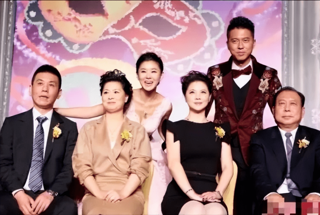 王雷夫妻都遗传了妈妈高颜值,他帅气李小萌漂亮,两爸爸长相一般