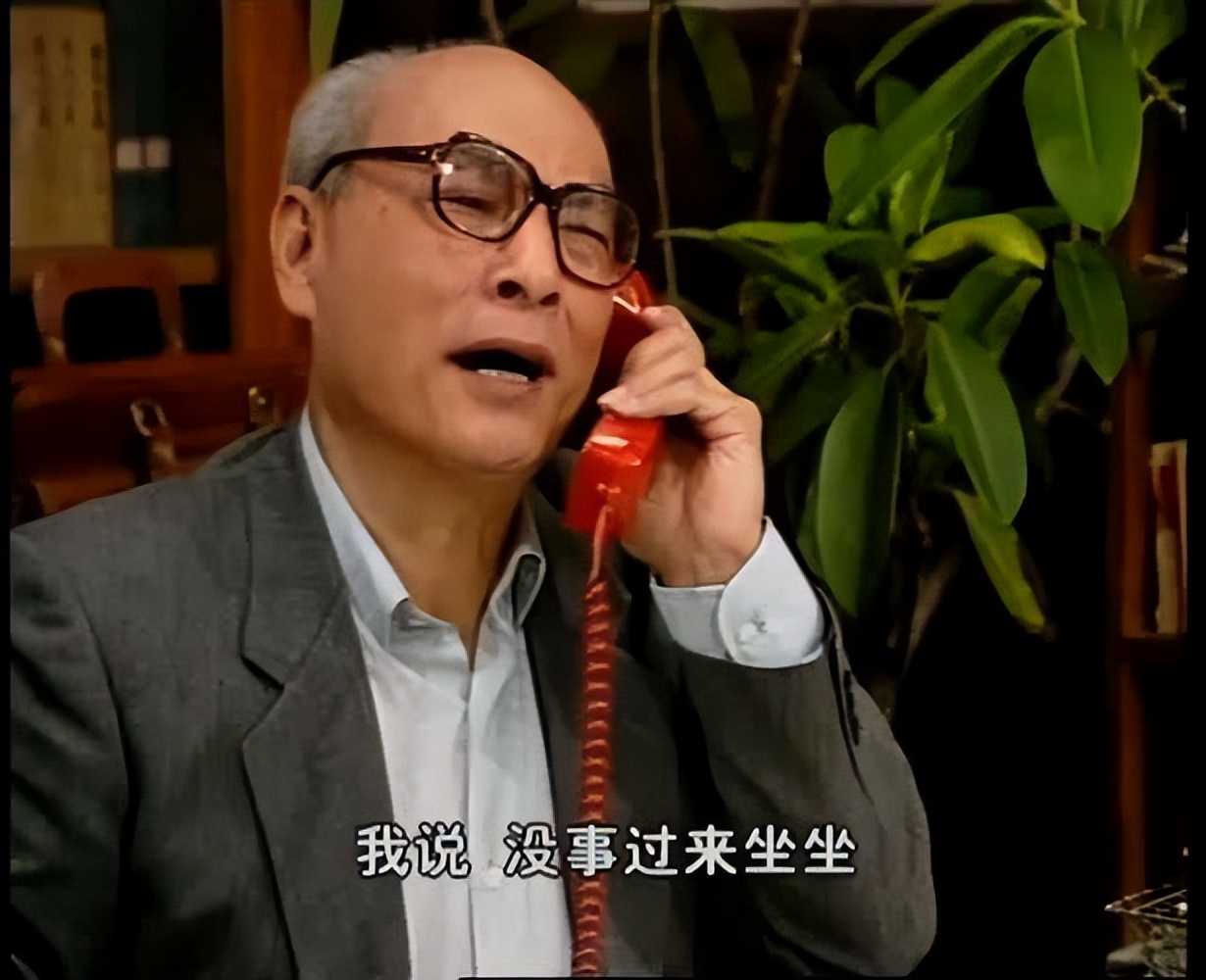 可以说吕齐将自己前半生的经历都留在舞台上,几十年来战战兢兢几乎