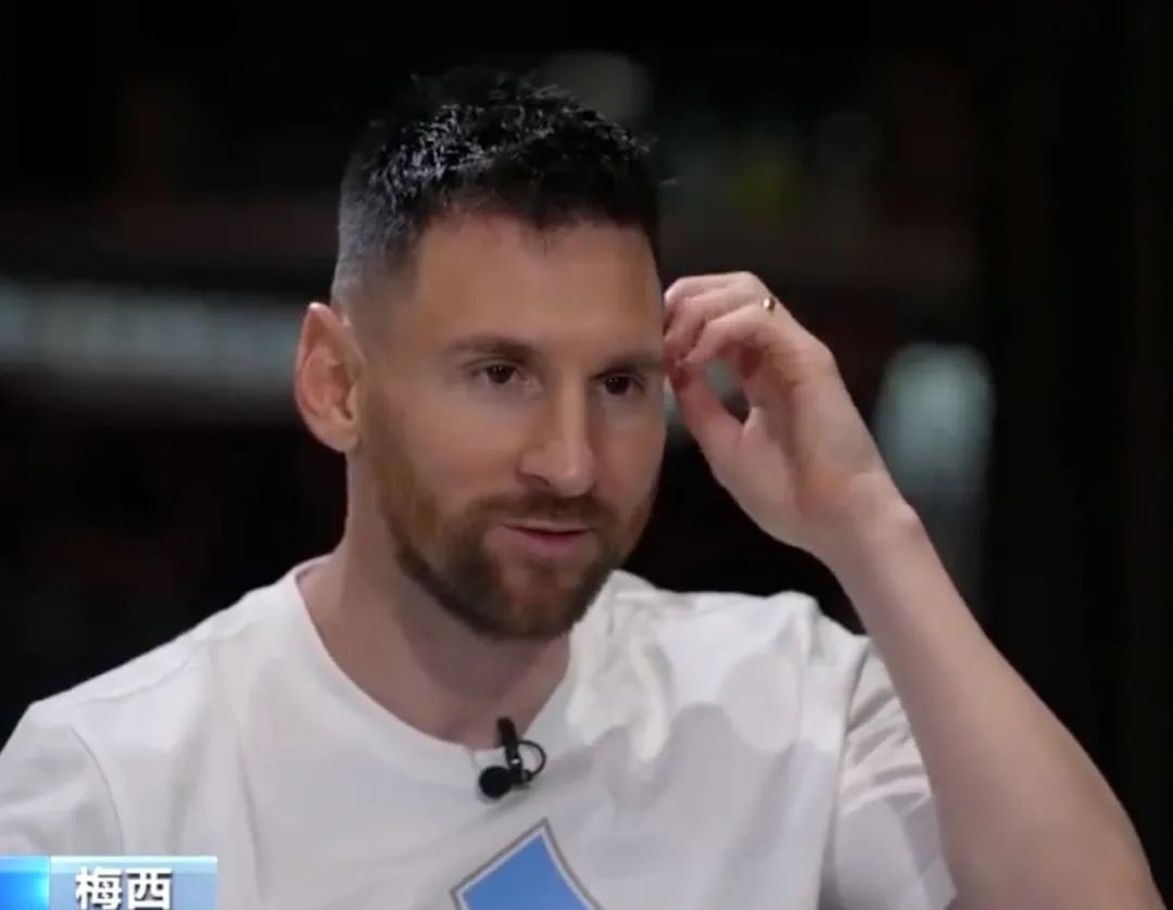 值得一提的是,近日,第八次来到中国的梅西接受了白岩松的采访,在采访