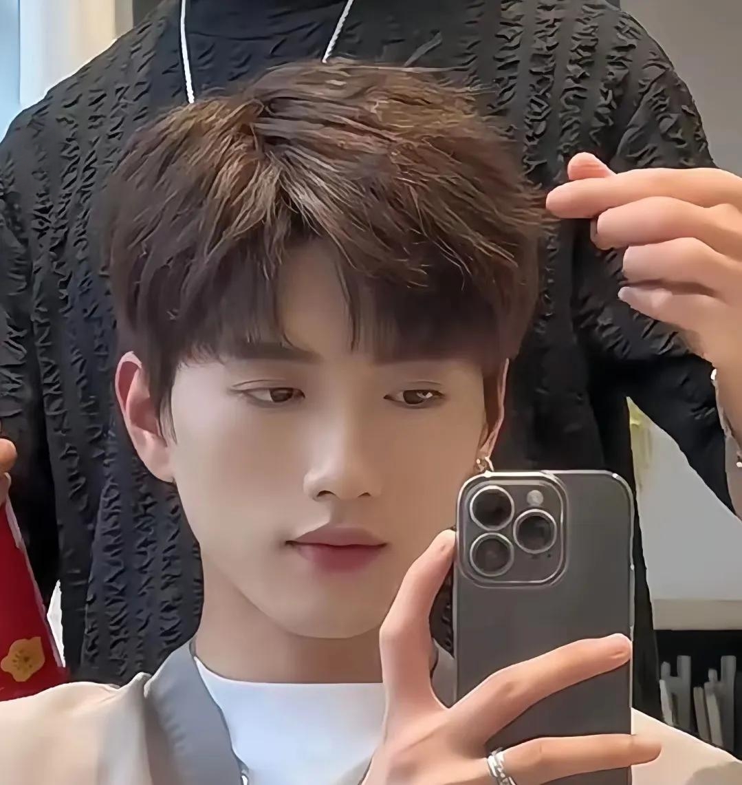 2024男生短发发型大全,帅气潮男发型!