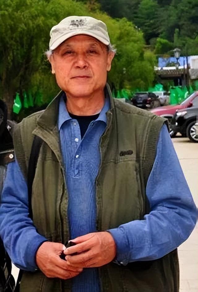 著名演员达式常:终生只爱一个人,他一生不买车不开车是为何?