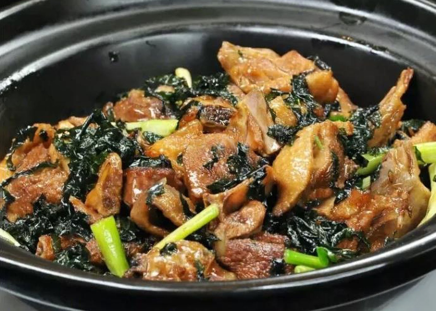 粤菜“紫苏焖鸭”家庭版的做法，肉香回味，一盘不够吃_哔哩哔哩_bilibili