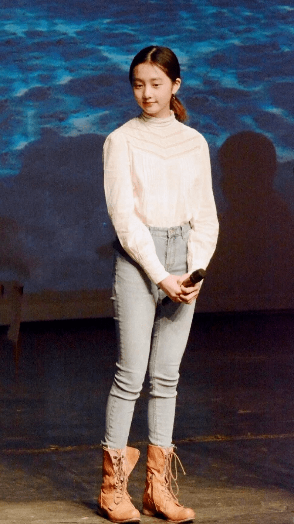 黄多多的穿衣风格对青少年的启示