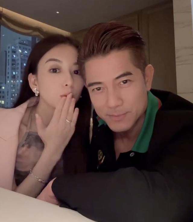 郭富城牵手方媛现身赛马场,爱驹"舞林密码"成功夺冠