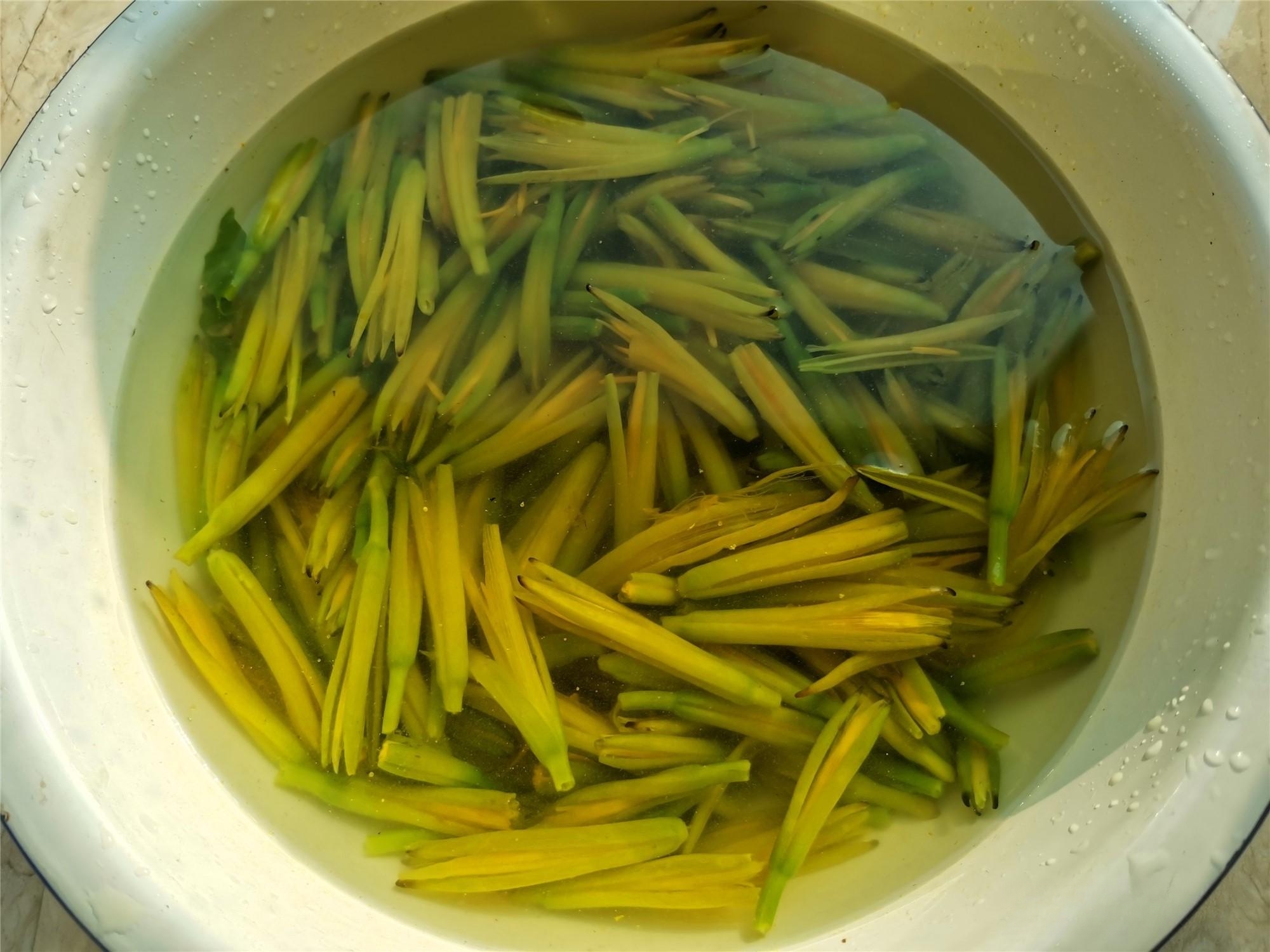黄花菜汤怎么做_黄花菜汤的做法_豆果美食