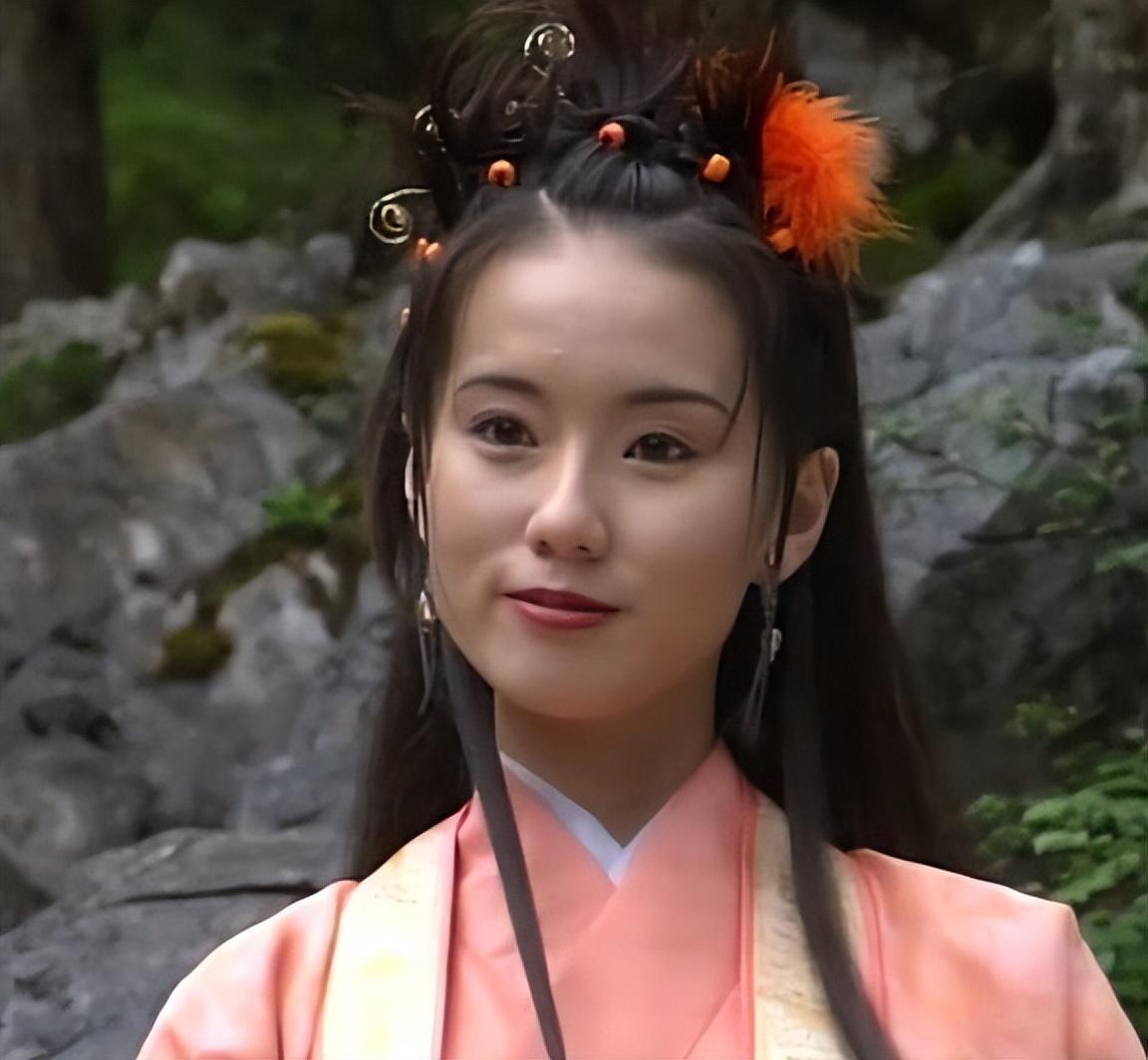 东游记》当中出演,在这部作品当中她一人分饰"贞娘"和"龙三公主"两角