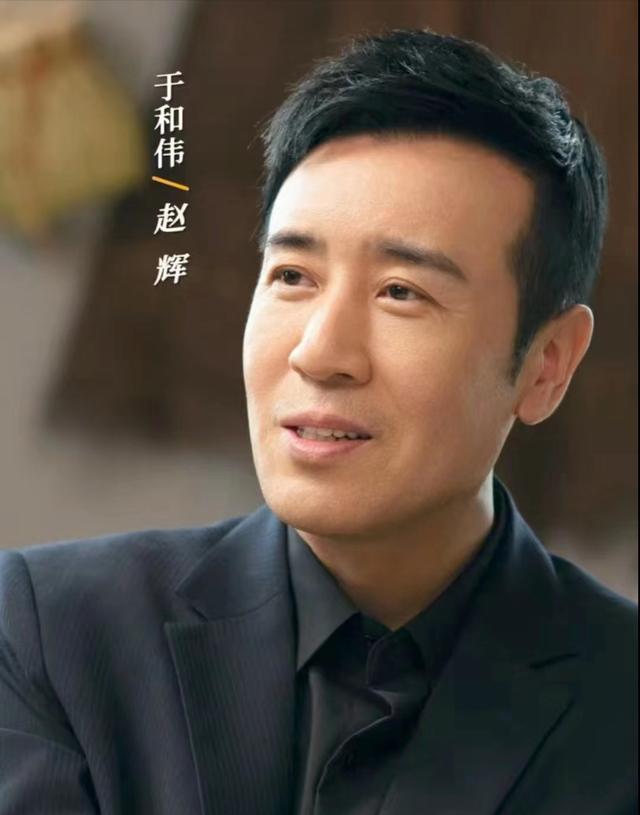 他曾是央视主持,如今沦落到在演艺圈跑龙套,20年过去后悔了吗?