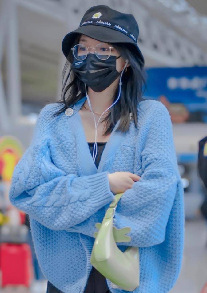 程潇因出门穿错裤子,匆忙间安上3个"锁扣",看效果后潮爆了!