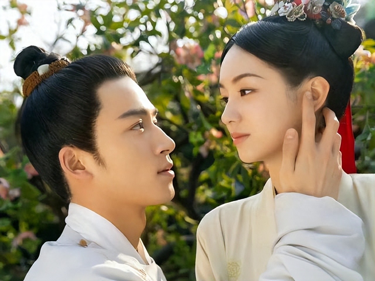 周也、张婧仪接档PK:被说撞脸,戏路、气质却大相径庭?谁赢了(图44) 周也、张婧仪接档PK:被说撞脸,戏路、气质却大相径庭?谁赢了(图44)