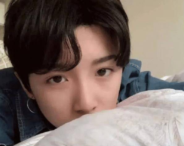 原创女装大佬艾比"男装照"被疯传,帅气模样不输偶像剧男主,我心动了