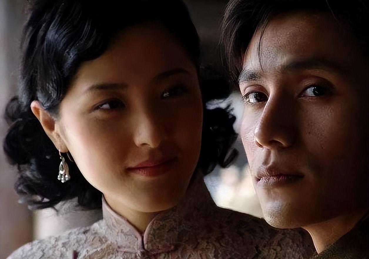 当时因为这部戏,曾黎和陈坤两人传出了绯闻,陈坤为了宣传更是不惜在