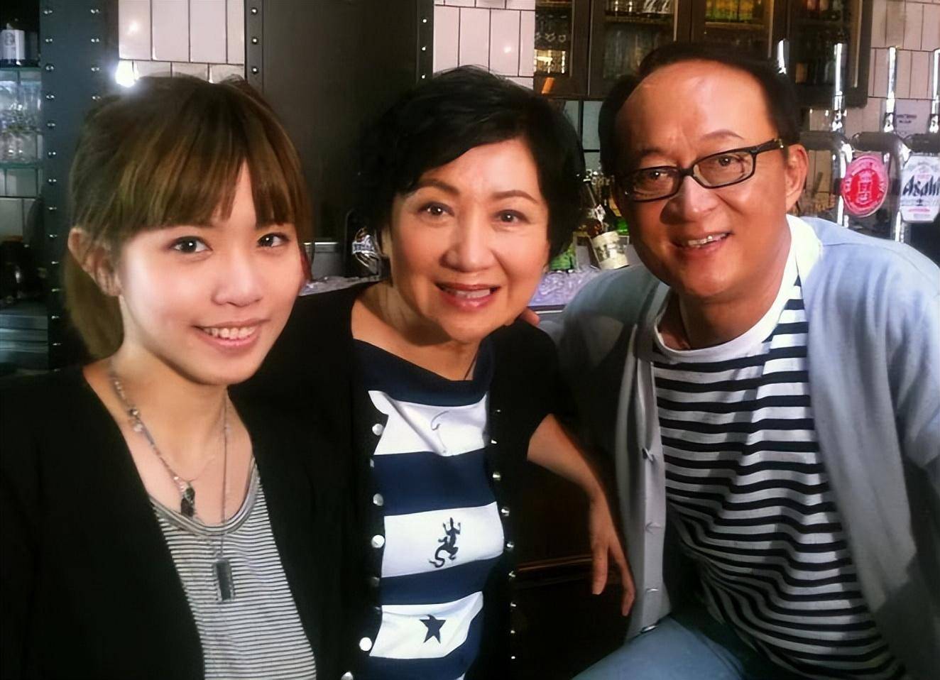 香港演员方平 曾是风流浪子 却能与鲍起静恩爱不离 如今72岁气质儒雅