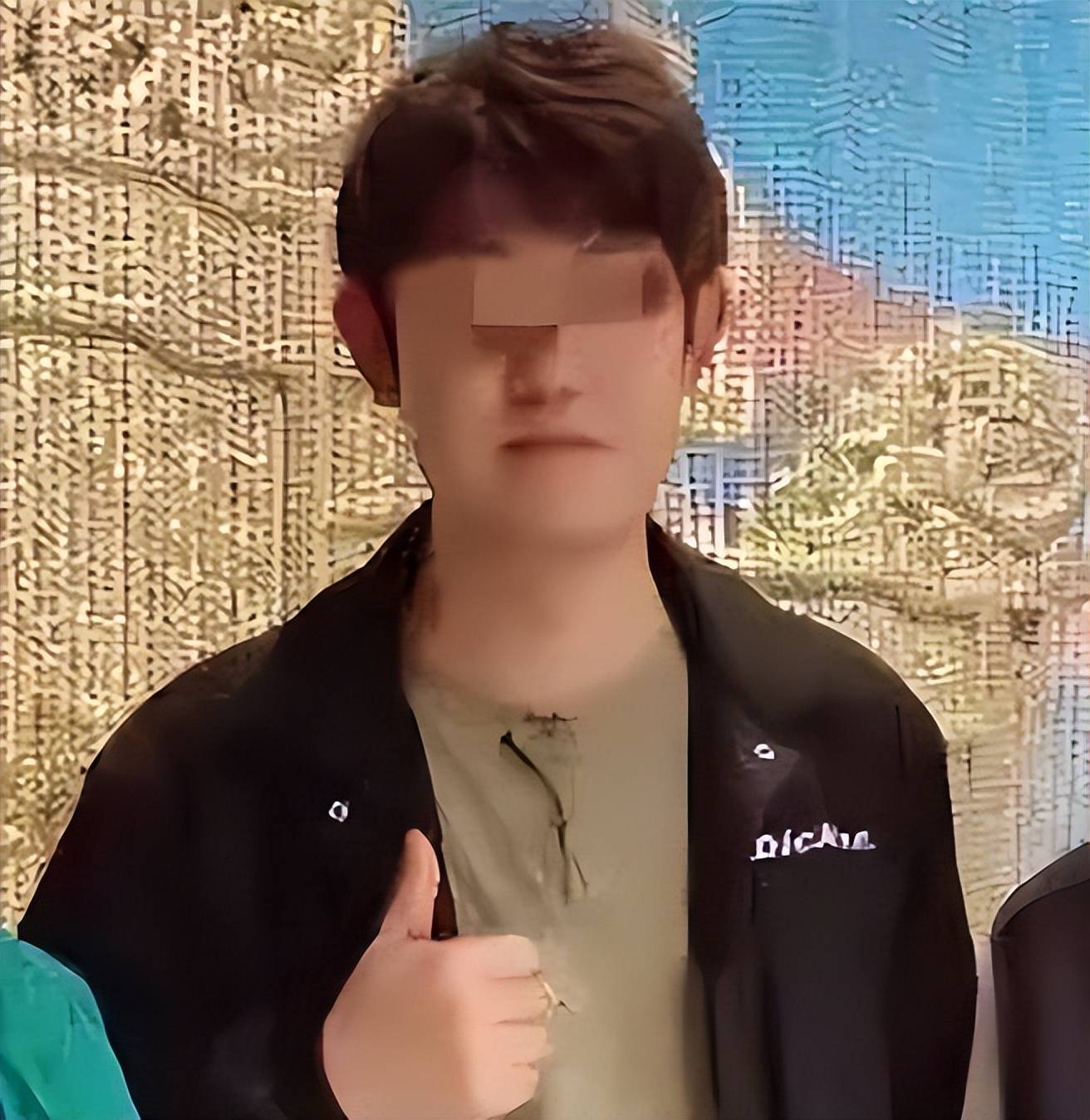 李天一出狱首露面!不惧镜头竖大拇指,网友劝李双江做亲子鉴定