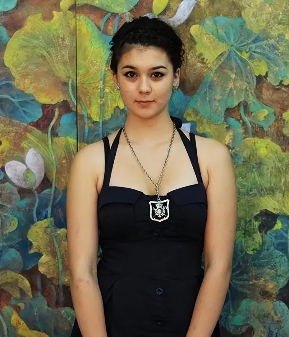 张铁林混血女儿真美,深眼窝黄头发充满欧美范,颜值特别高